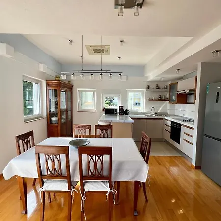 Plaza * Завала