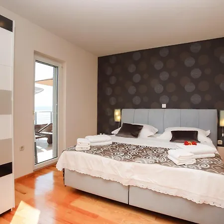 Apartment Plaza
