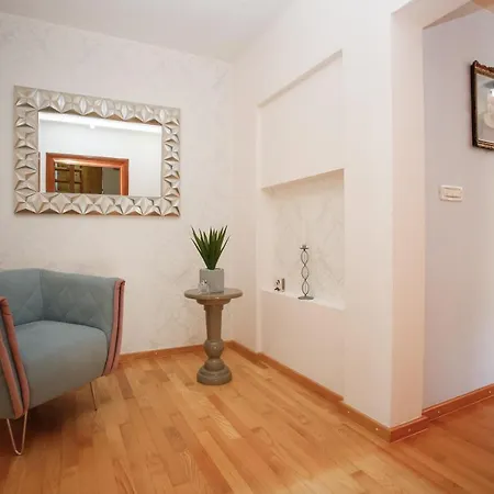 Plaza Apartment